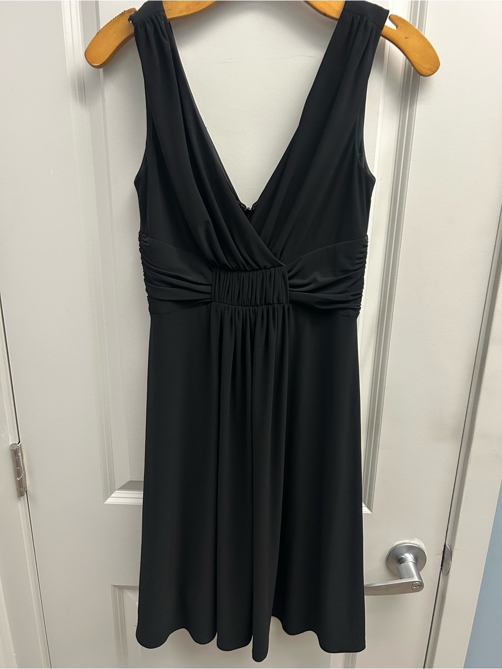 White House Black Market Black V-Neck Ruched Sheath Sleeveless Knee Dress, 2